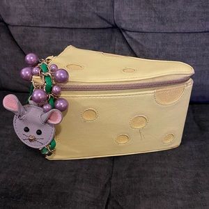 BETSEY JOHNSON Slice Cheese Wristlet